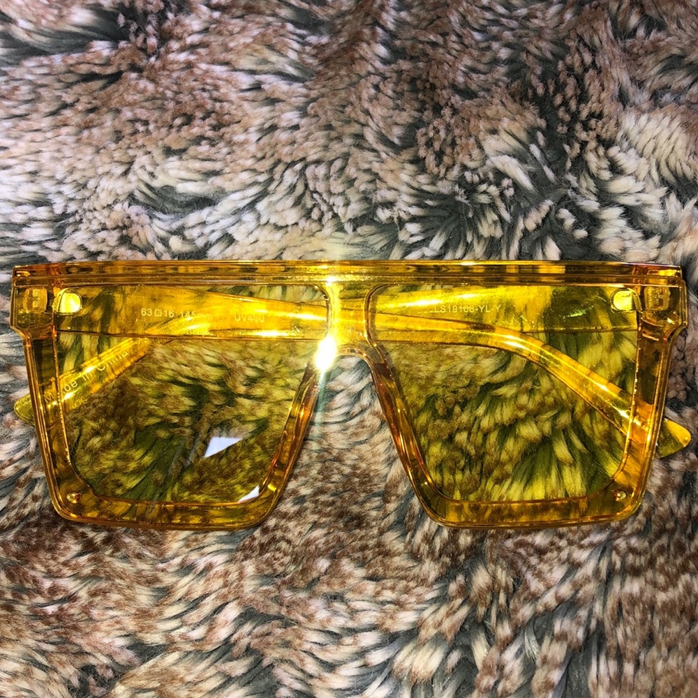 ‘🌹V BY VYE’ Yellow Sunglasses!